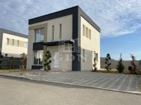 Vânzare case-vile
 București, 141m2